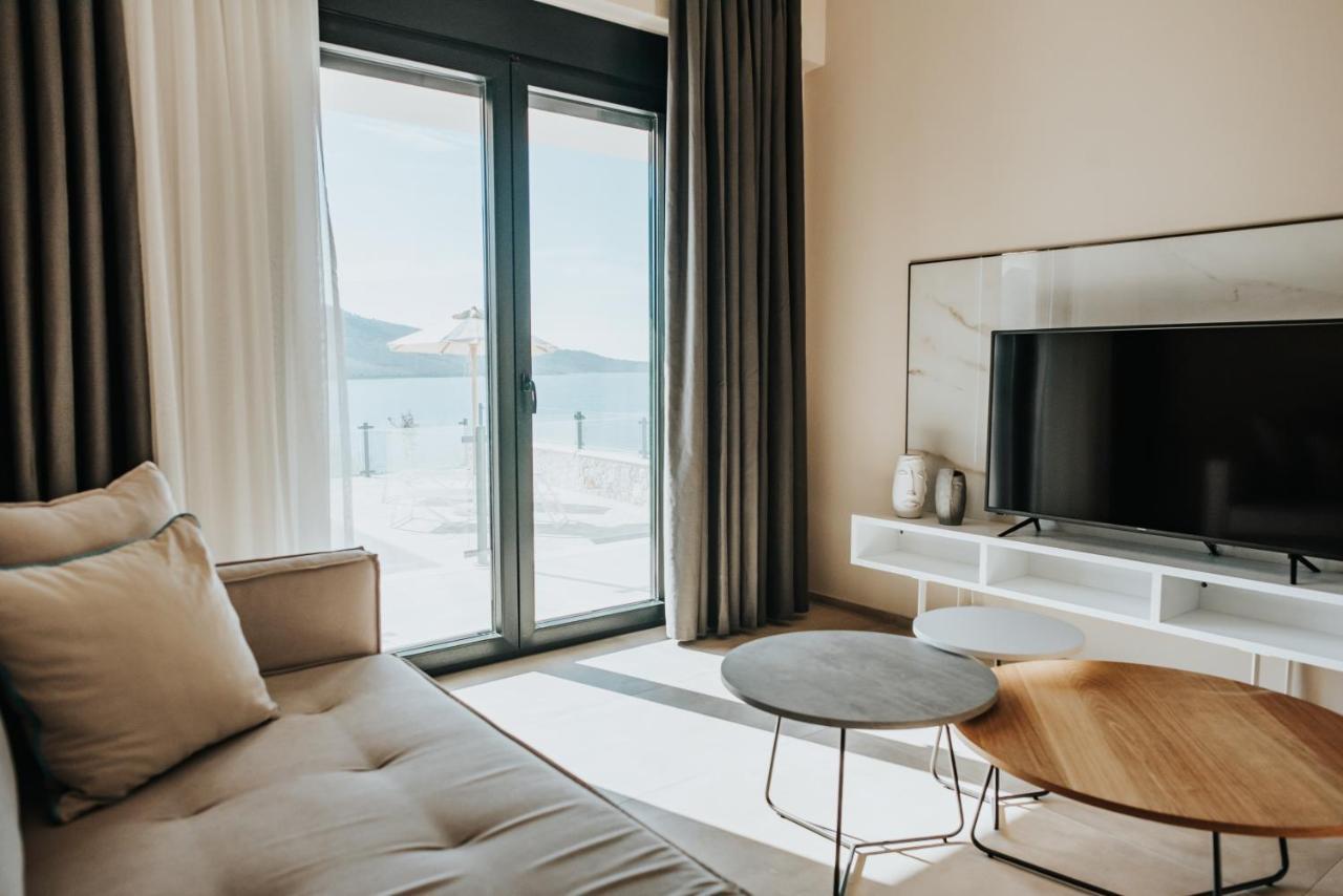 Elia Luxury Suites Plataria Bagian luar foto