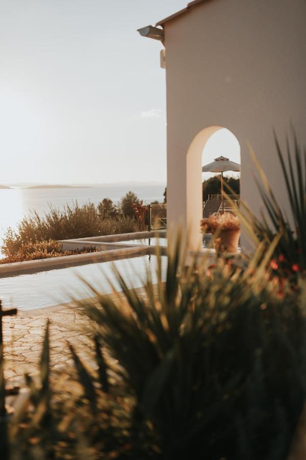 Elia Luxury Suites Plataria Bagian luar foto
